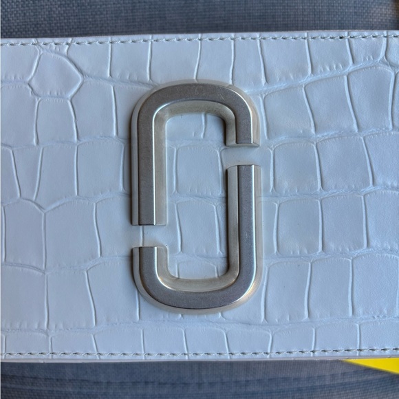 Marc Jacobs Croc-Embossed White Leather Snapshot Shoulder Bag SS24 - Picture 8 of 9
